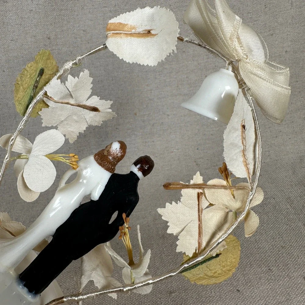 Vintage Mid Century Wedding Cake Topper‎ Bride Groom Figures Bell Arch Retro